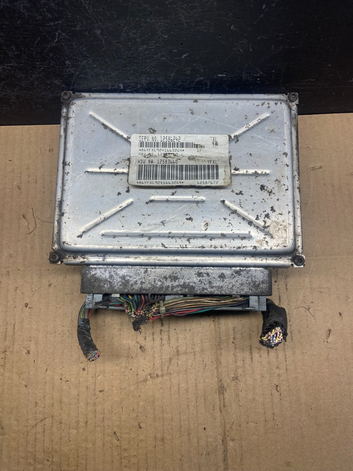 2004 GMC Envoy Silverado Engine Computer ECU ECM Module 12586242 AD1825 DG0