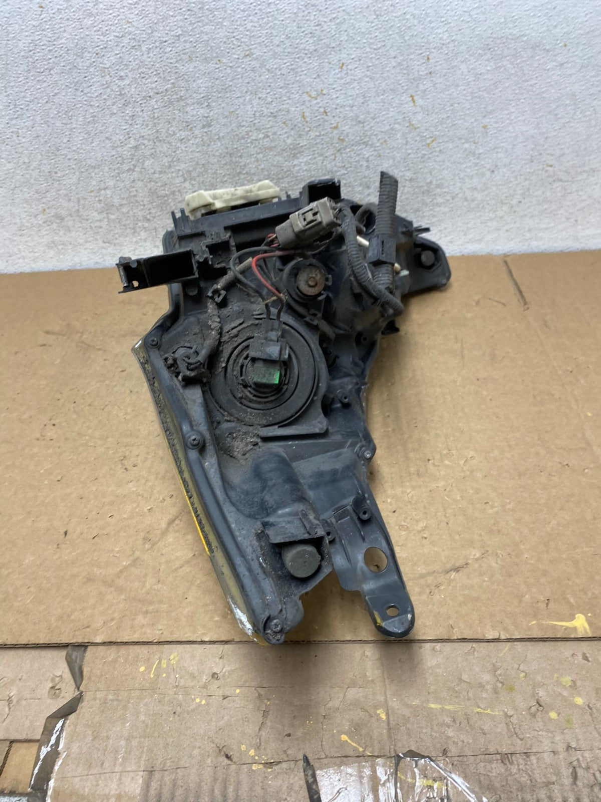 2015 - 2017 Toyota Prius V Right Passenger Side Halogen Headlight AI3553 DW8