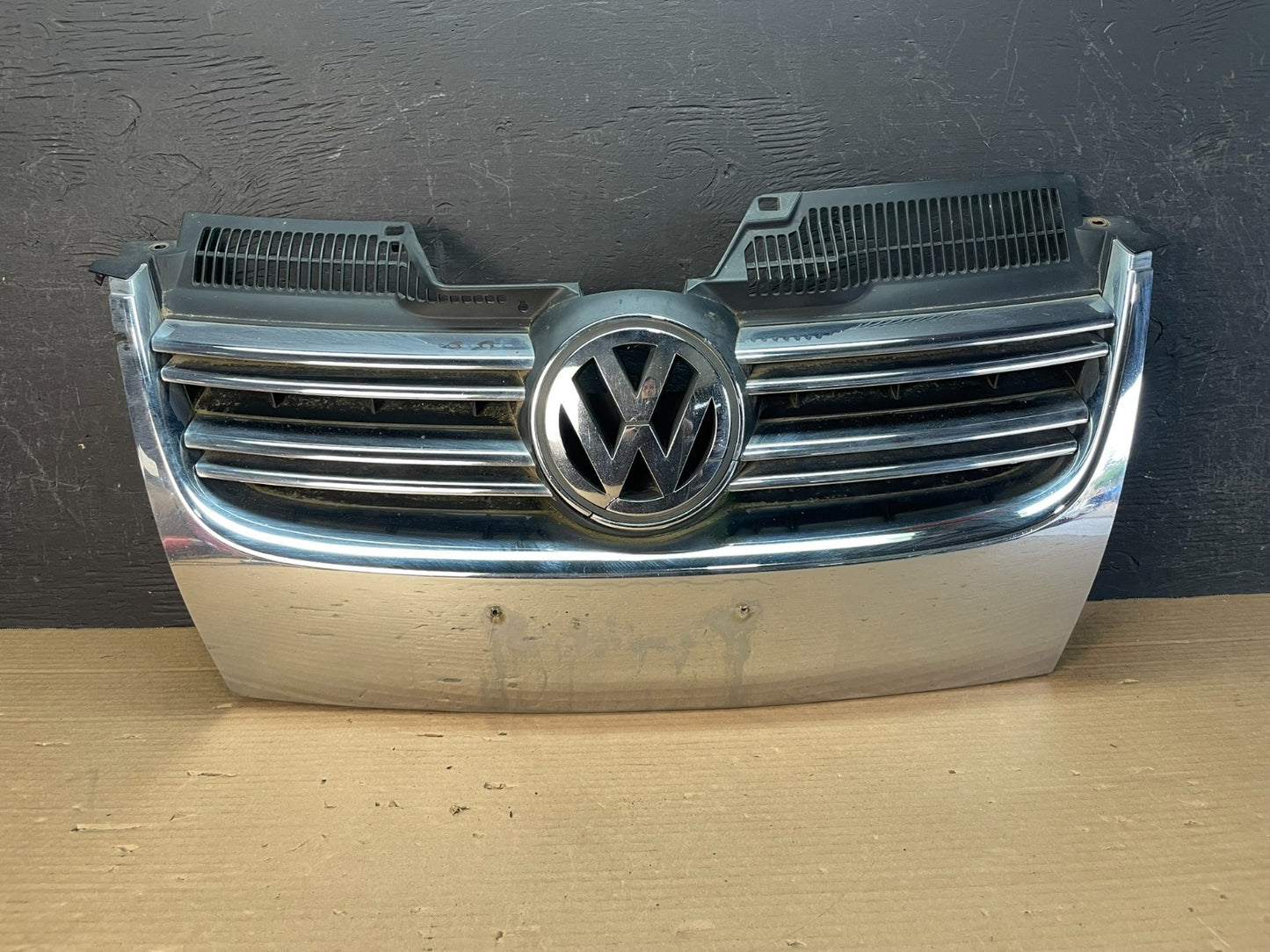 2005-2010 Volkswagen Jetta Front Upper Grille Grill Chrome AF3335 DG0