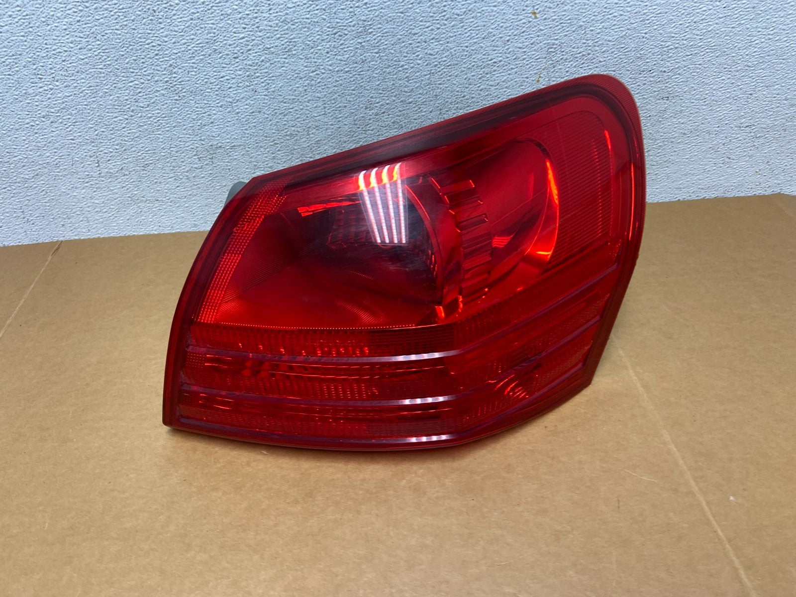 2008 to 2015 Nissan Rogue Right Passenger Rh Side Tail Light AD8875 DW0