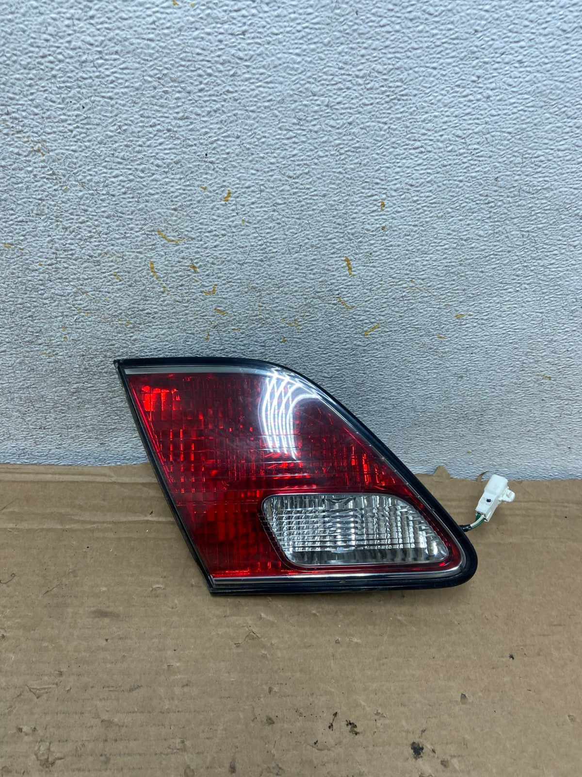 2002 2003 2004 Lexus ES300 ES330 Left Driver Lh Inner Tail Light AH8924 LK0