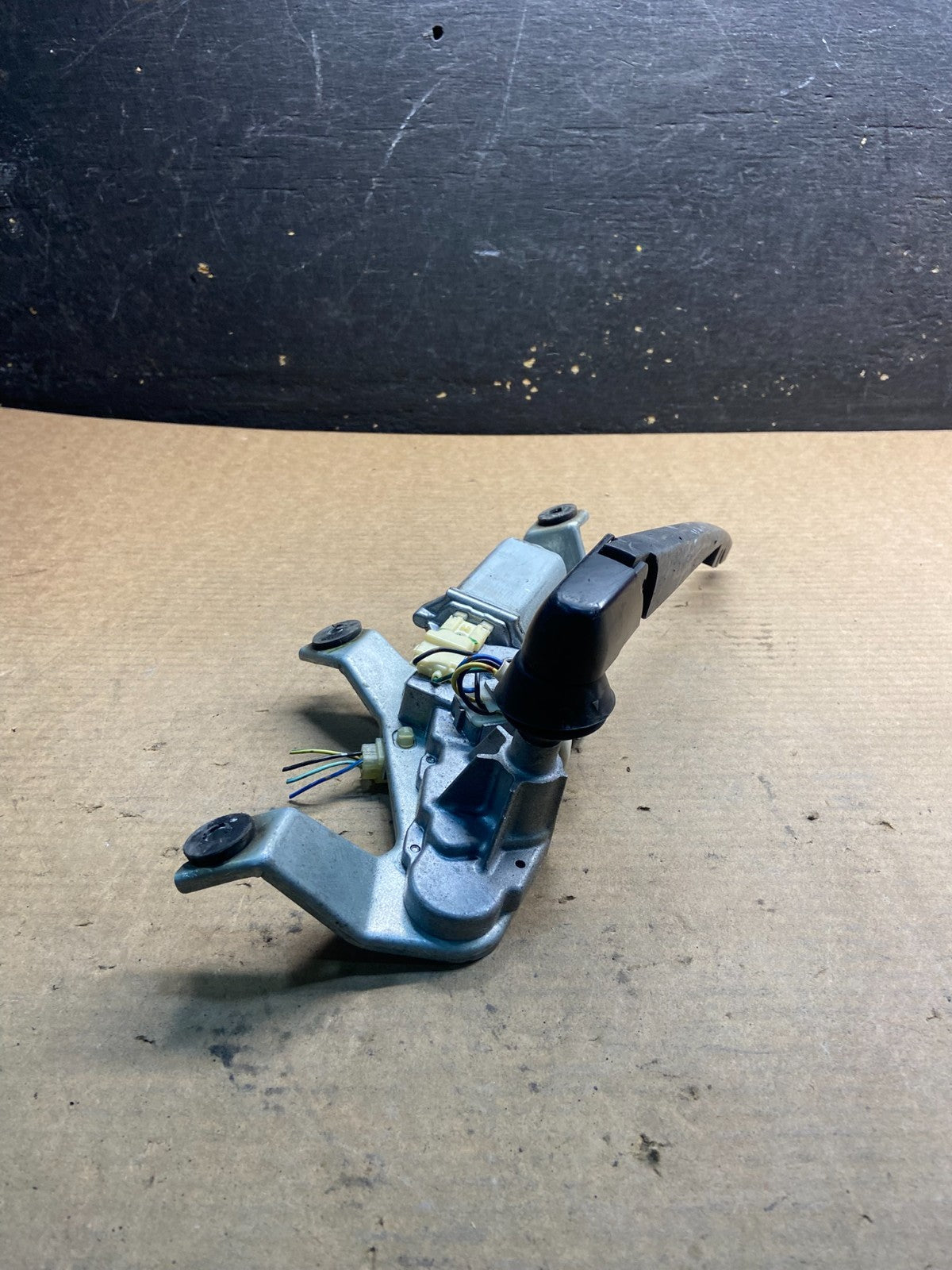 2005 to 2009 Subaru Legacy Outback Rear Windshield Wiper Motor AA06534