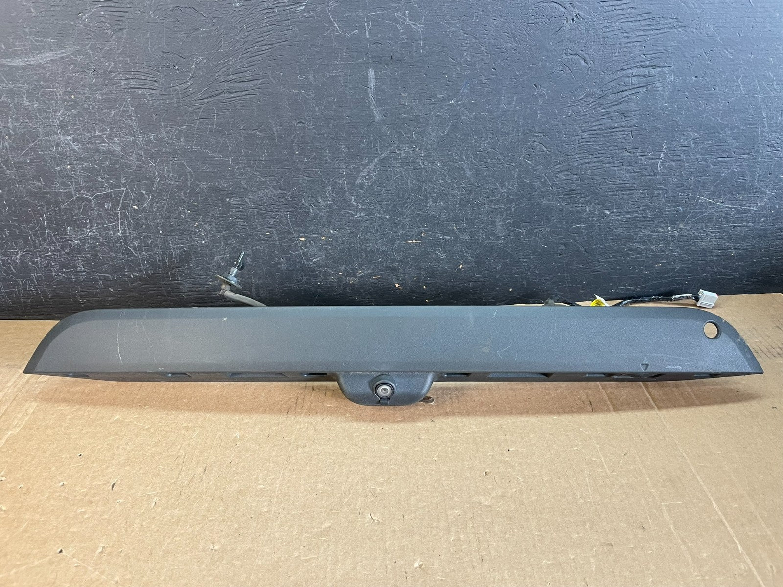 2020 to 2022 Ford Explorer Rear Tailgate Gate Trim Molding W/Camera AD0221DG0