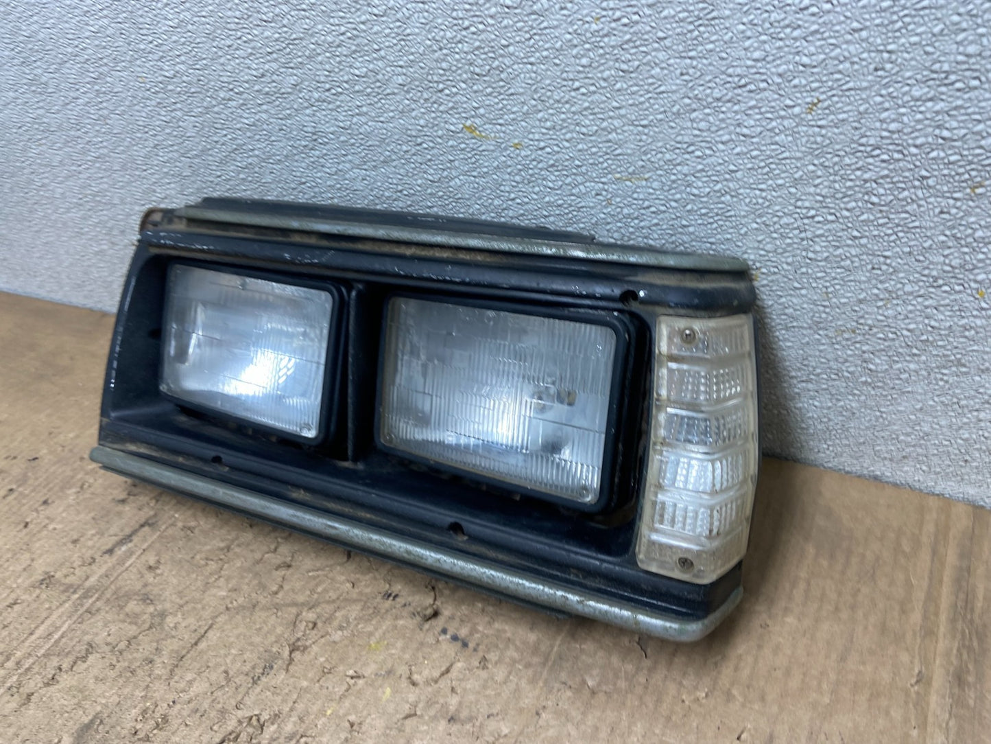 1984 to 1985 Subaru Leone Left Side Headlight AA85031