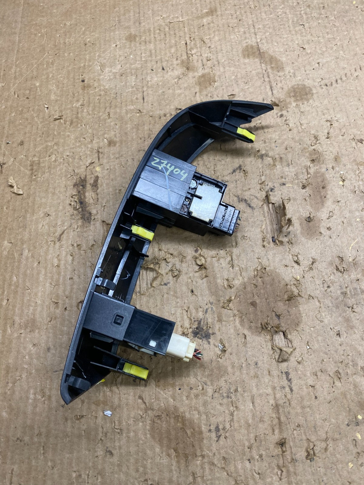 2004 to 2010 Toyota Sienna Left Side Climate Switches Bezel Trim OEM z7404 DG2
