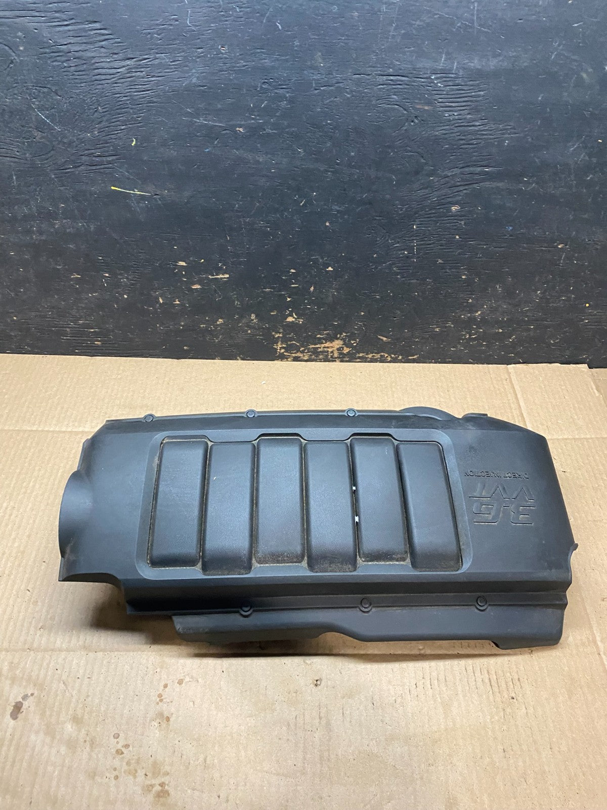 2007 to 2008 GMC Acadia 3.6L VVT Engine Cover Shield OEM T6582 DG1