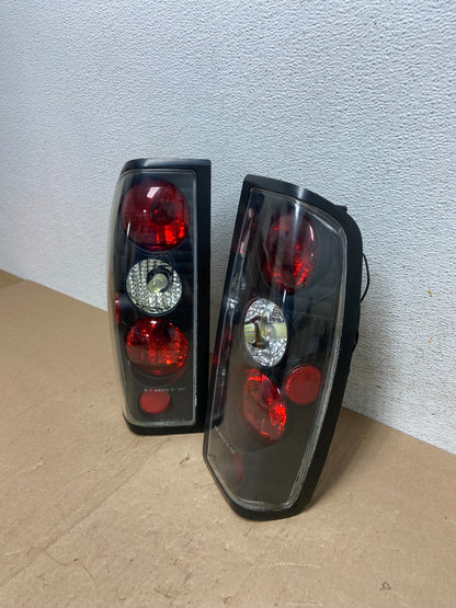 1998 to 2004 Nissan Frontier Left+Right Set Black Side Tail lights AE6773 DG1