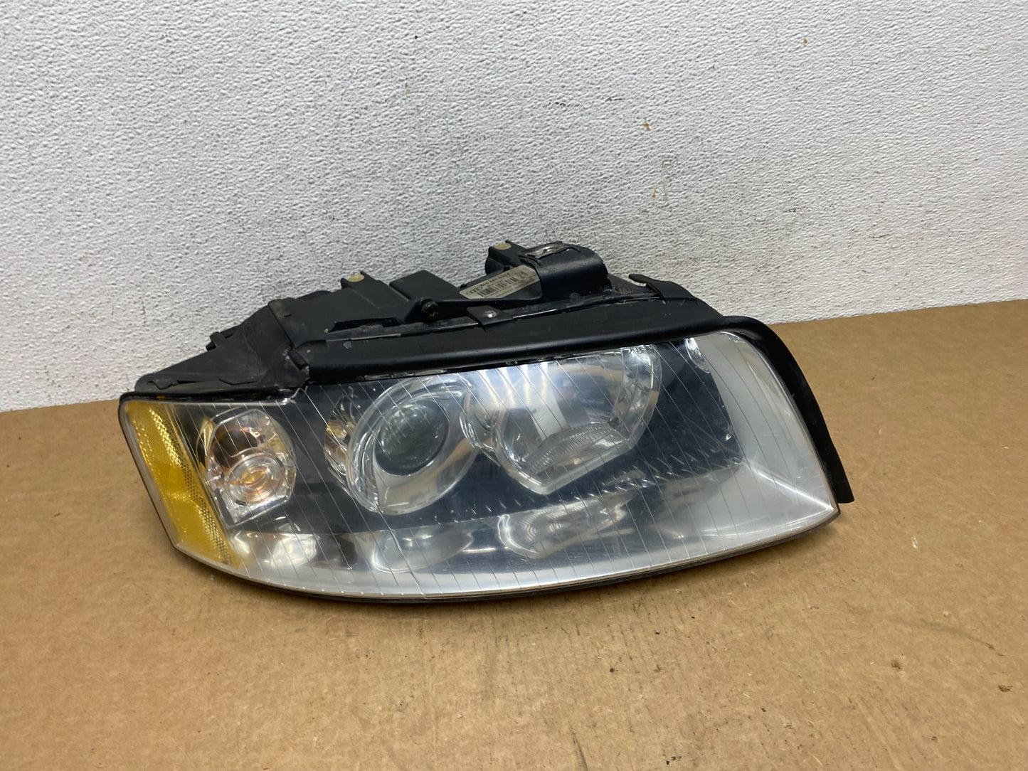 2002 - 2005 Audi A4 Sedan Right Passenger Halogen Headlight AD6098 DW0