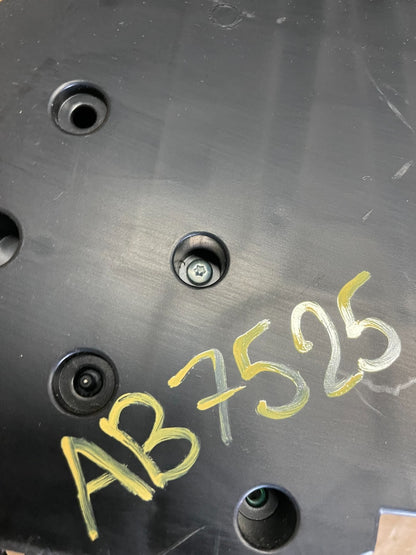 2007 to 2013 Chevrolet Silverado Suburban Cluster Gauge Speedometer OE AB7525 DG7