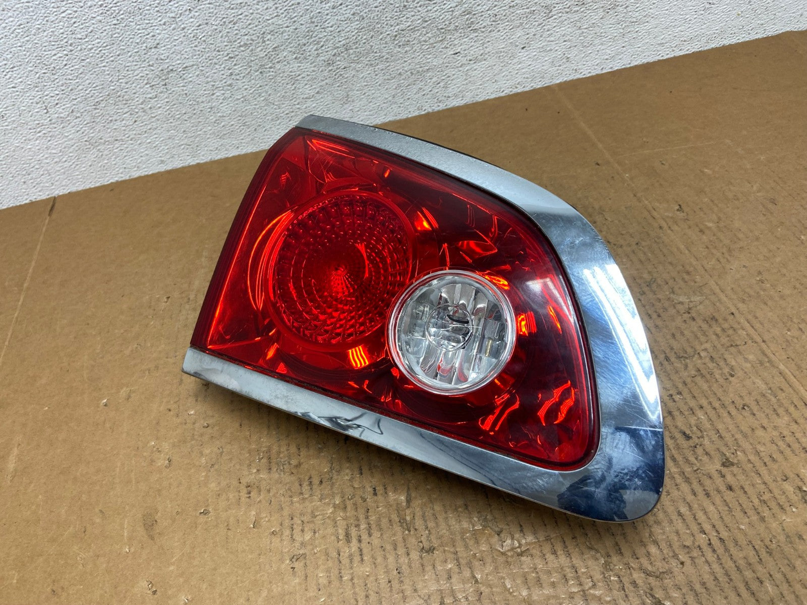 2008 - 2012 Buick Enclave Left Driver Lh Inner Tail Light AE1385 LK1