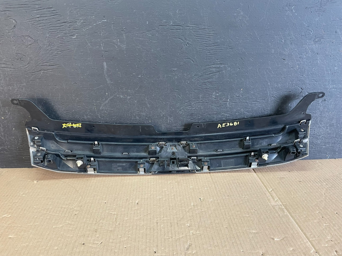 2014 2015 Mitsubishi Outlander Front Upper Grill Grille AE3681 DG3