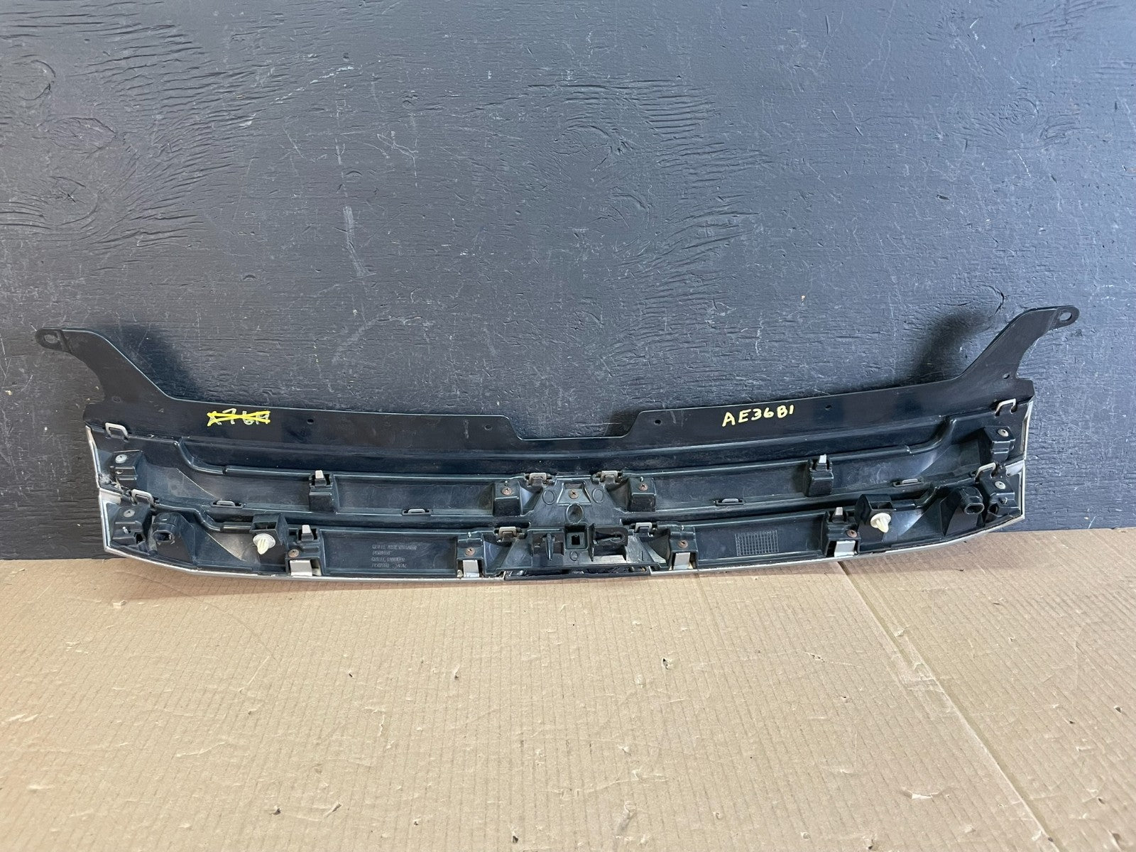 2014 2015 Mitsubishi Outlander Front Upper Grill Grille AE3681 DG3