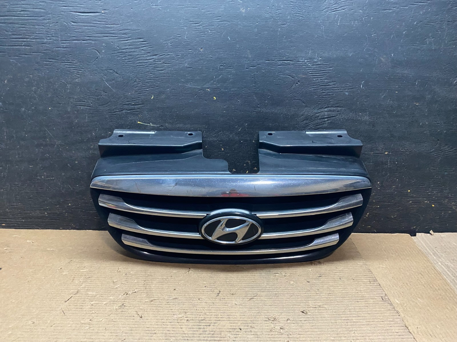 2010 Hyundai Elantra Front Upper Grille Grill V7146 DG0