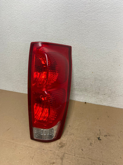 2002 - 2006 Chevrolet Avalanche Right Passenger Rh Side Tail Light AF4950 LK0