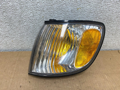 2001 to 2003 Toyota Sienna Left Driver LH Turn Signal G9042 PS0