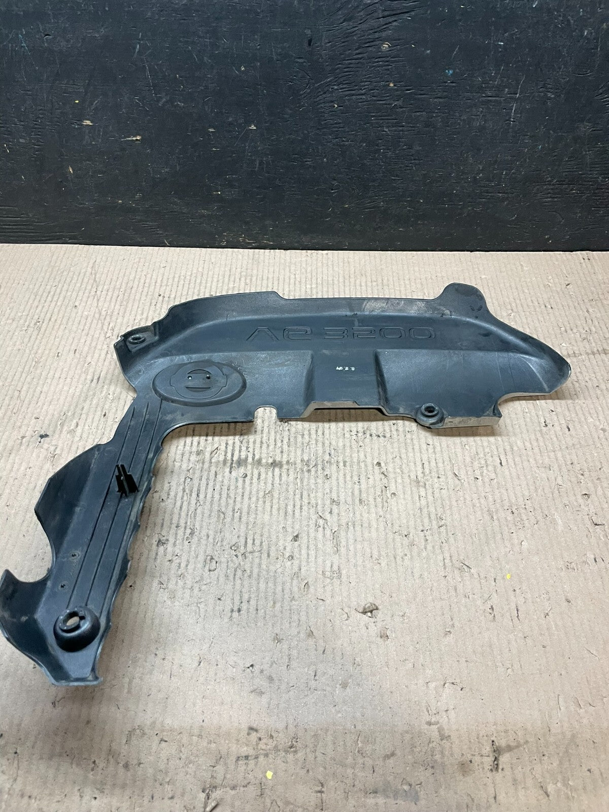 2001 to 2004 Nissan Pathfinder Engine Cover Ornament J3609 DG5
