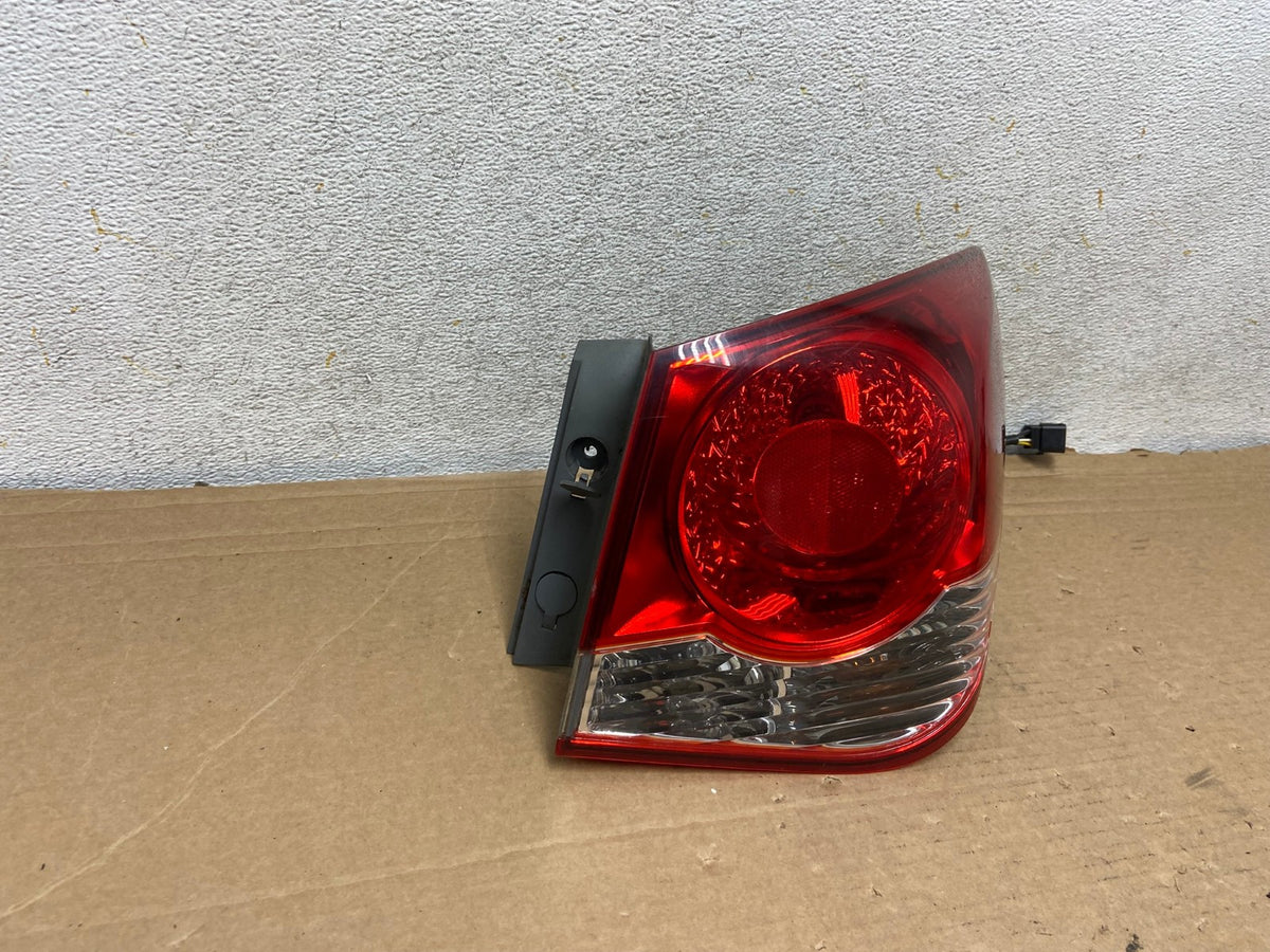 2011 2012 2013 2014 Chevrolet Cruze Right Passinger RH Side Tail Light AH8329 LK1