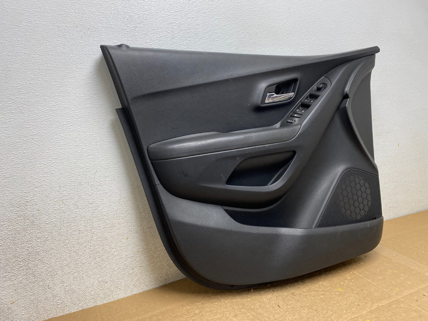 2015 - 2016 Chevrolet Trax Front Left Driver Side Panel Door Trim OEM O6524 DG1