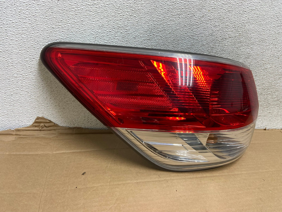 2013 to 2016 Nissan Pathfinder Left Driver Lh Side Tail light AG9142 LK1
