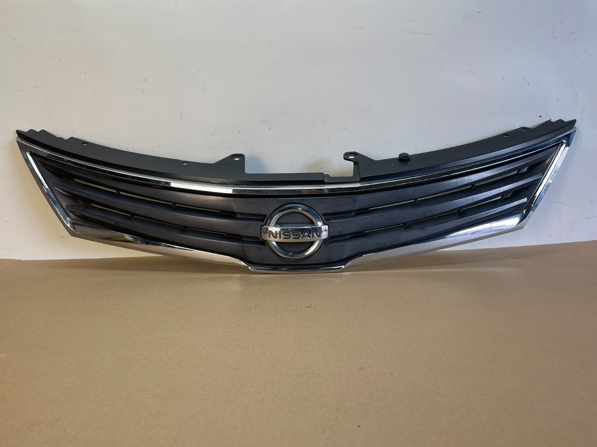 2010 to 2012 Nissan Versa Hatchback Front Upper Grill Grille AI3971 DW0