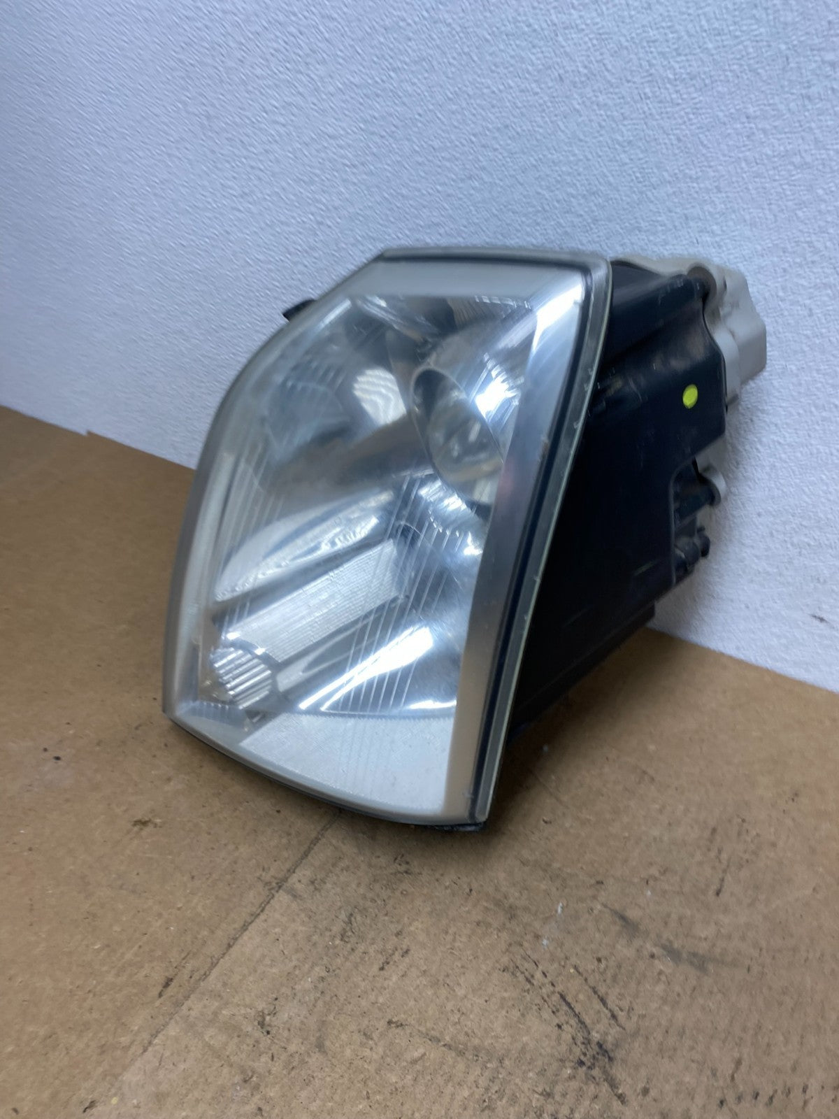 2005 to 2011 Cadillac STS Left Driver LH Side Xenon Headlight OEM AC3438 DW1