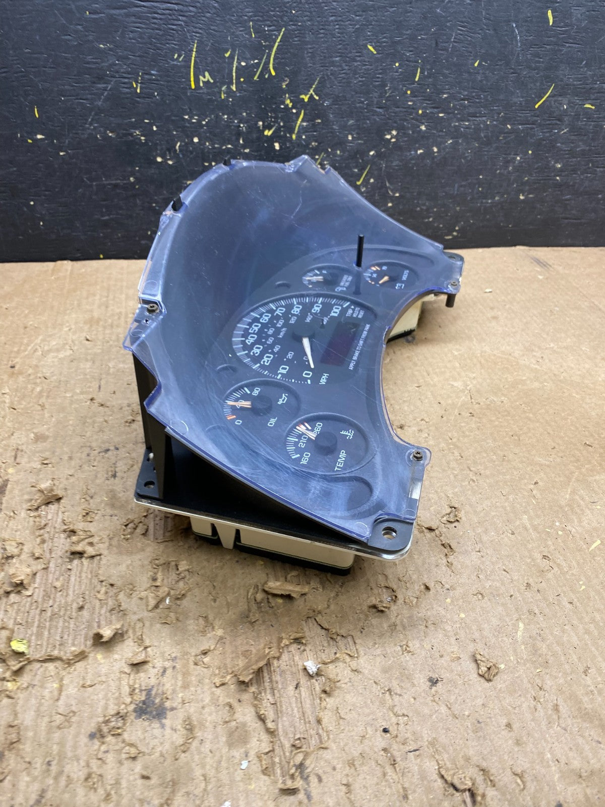 2001 to 2002 Chevrolet Express Speedometer Cluster Gauge OEM  Z9752 DG2