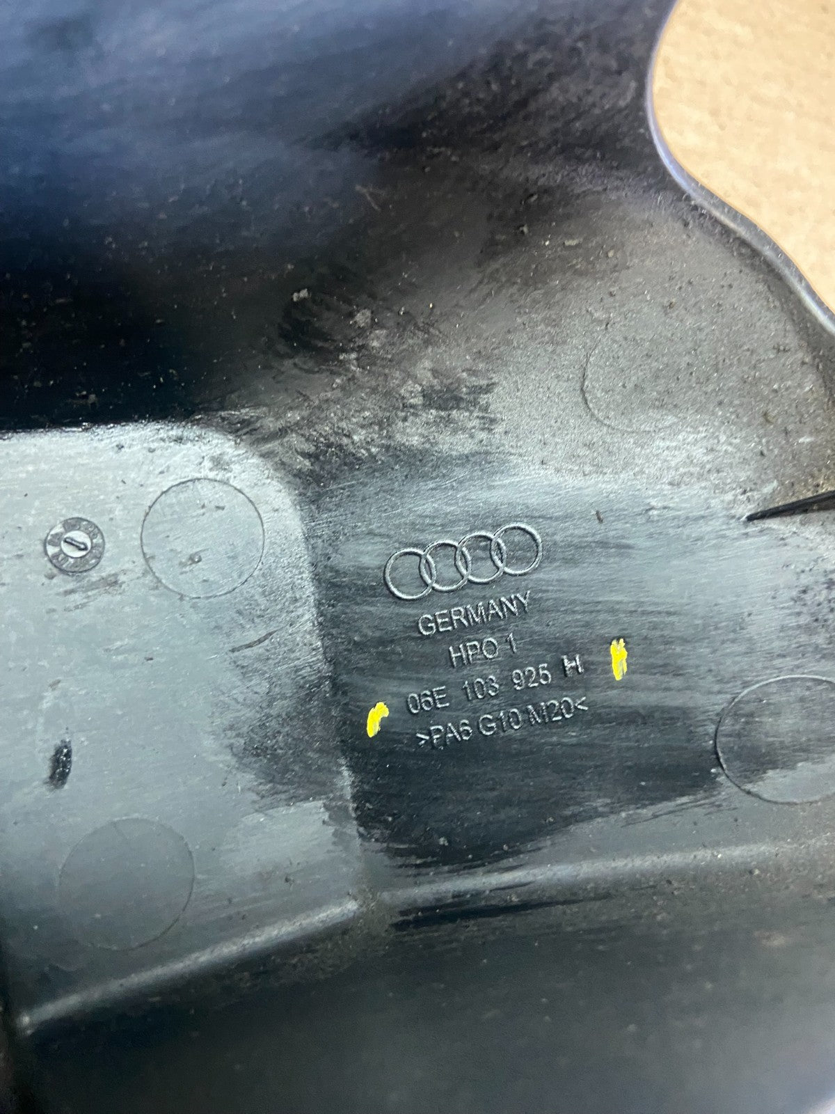 2008 to 2008 Audi  A6 3.2L Engine Motor Cover Oem R2078 DG8