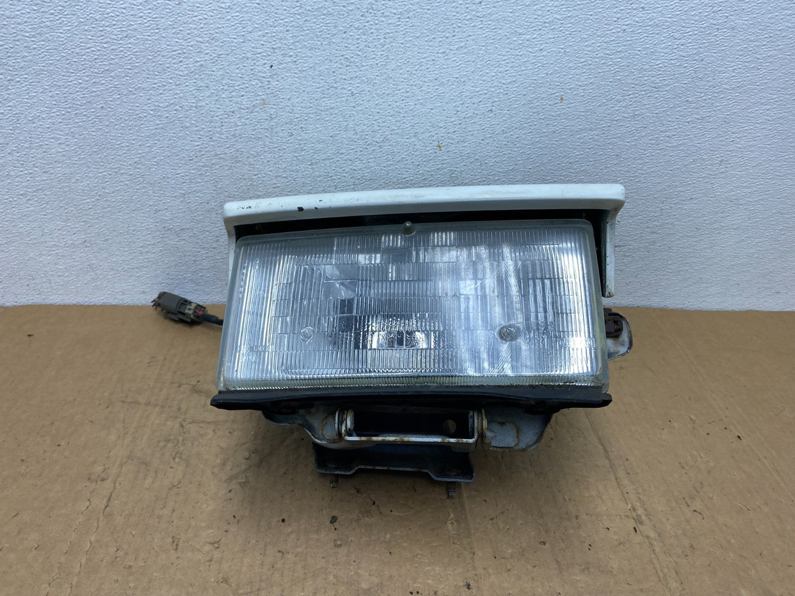 1987 to 1989 Nissan 300ZX Right Passenger RH Halogen Headlight AD1361 DG0