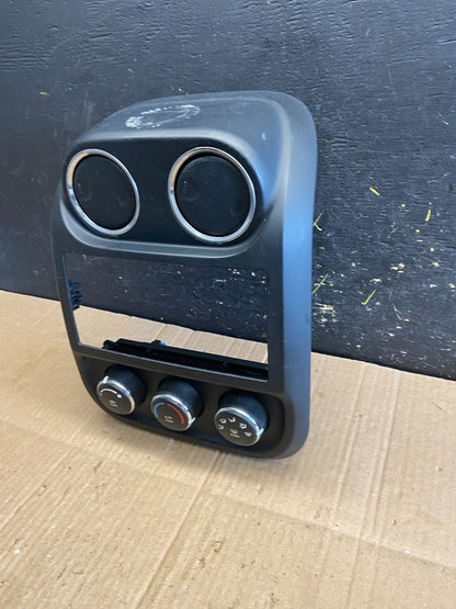 2011 to 2017 Jeep Patriot Dash Climate Temperature Control Radio Bezel AA8071 DG2