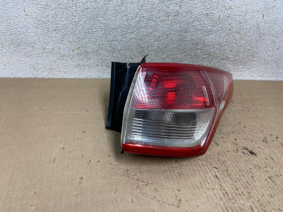 2013 to 2016 Ford Escape Right Passenger RH Side Tail Light AI2500 LK2