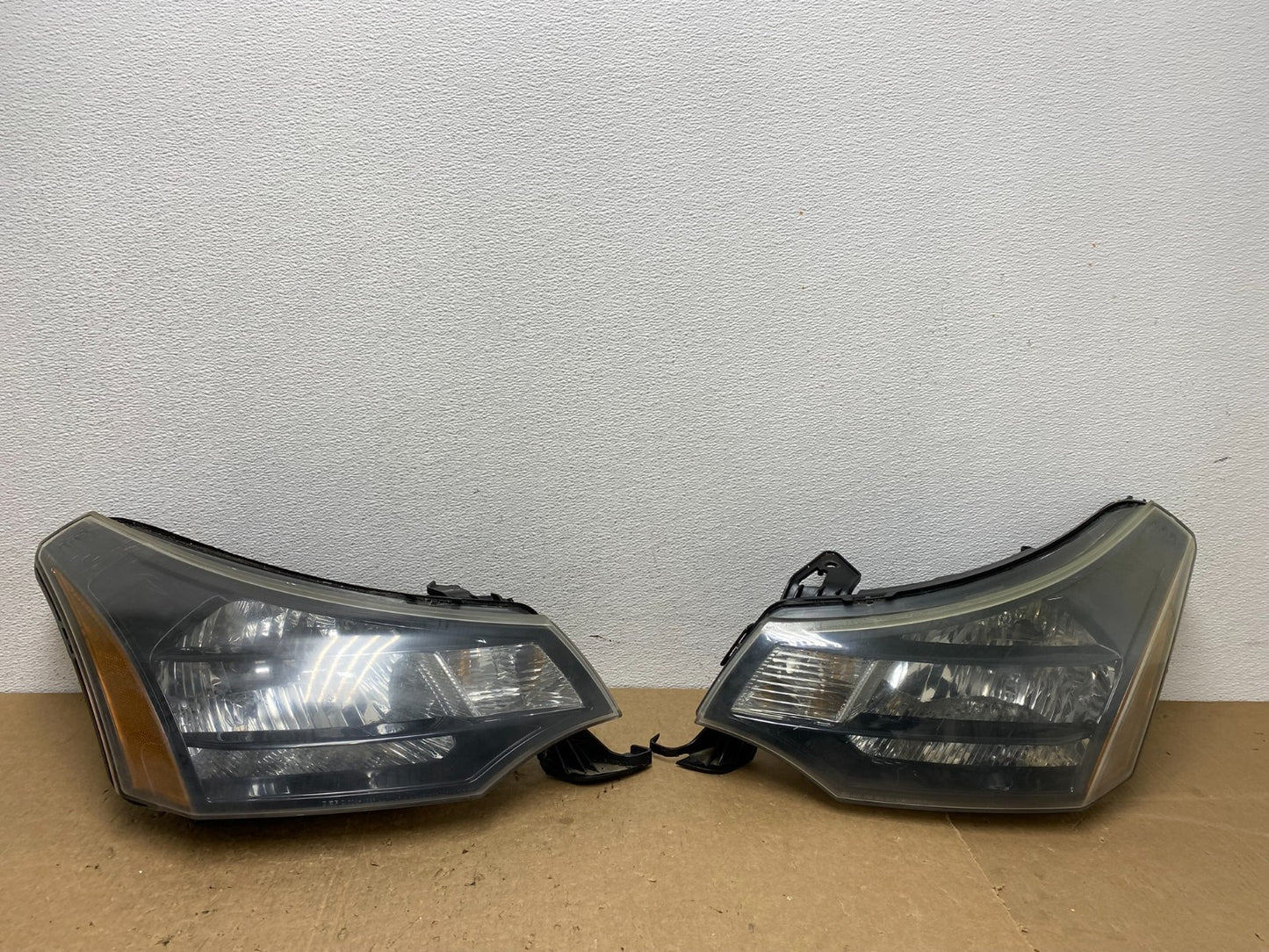 2008 2009 2010 2011 Ford Focus Left+Right Headlights Halogen AC1494 DW0