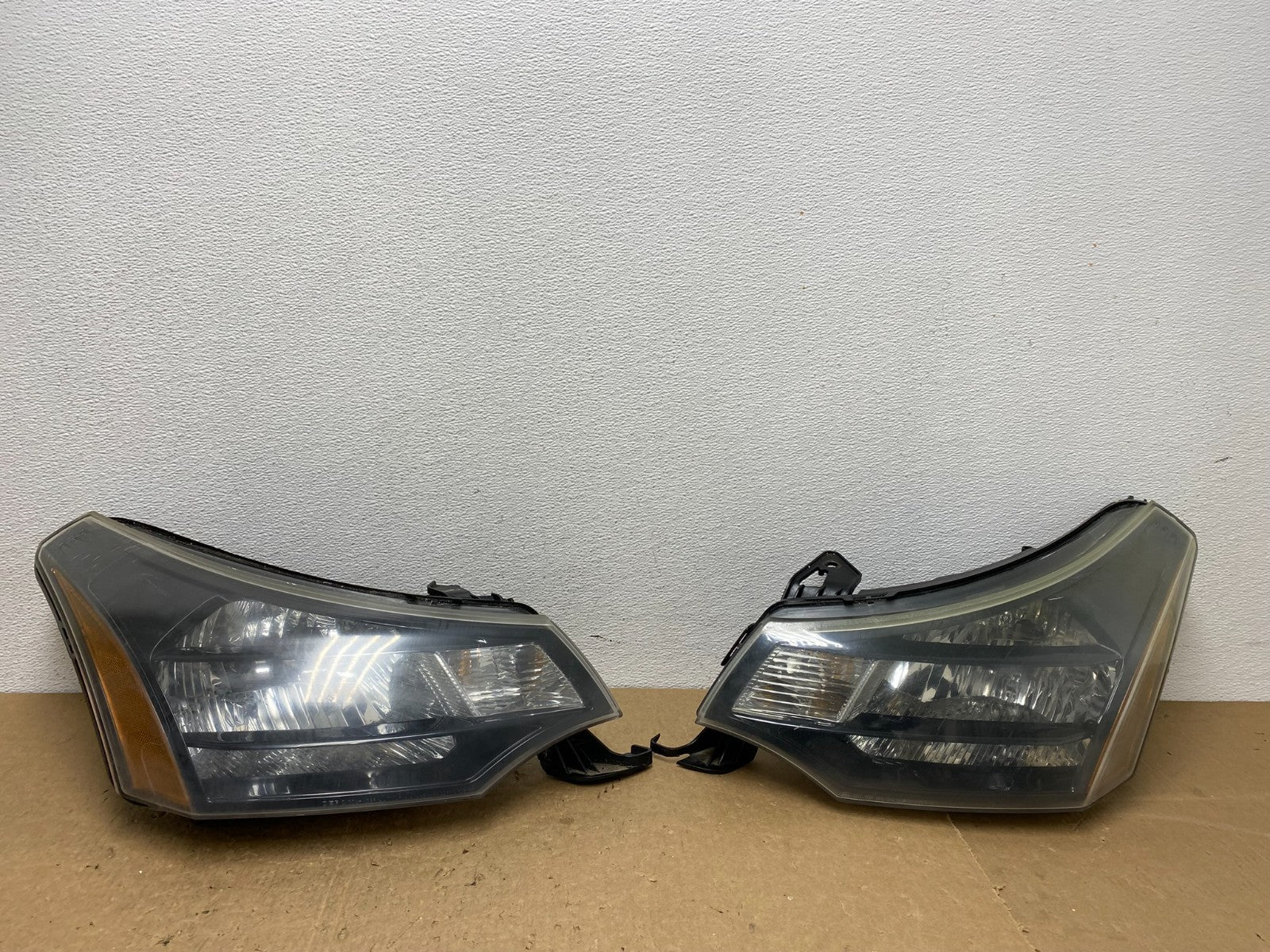 2008 2009 2010 2011 Ford Focus Left+Right Headlights Halogen AC1494 DW0