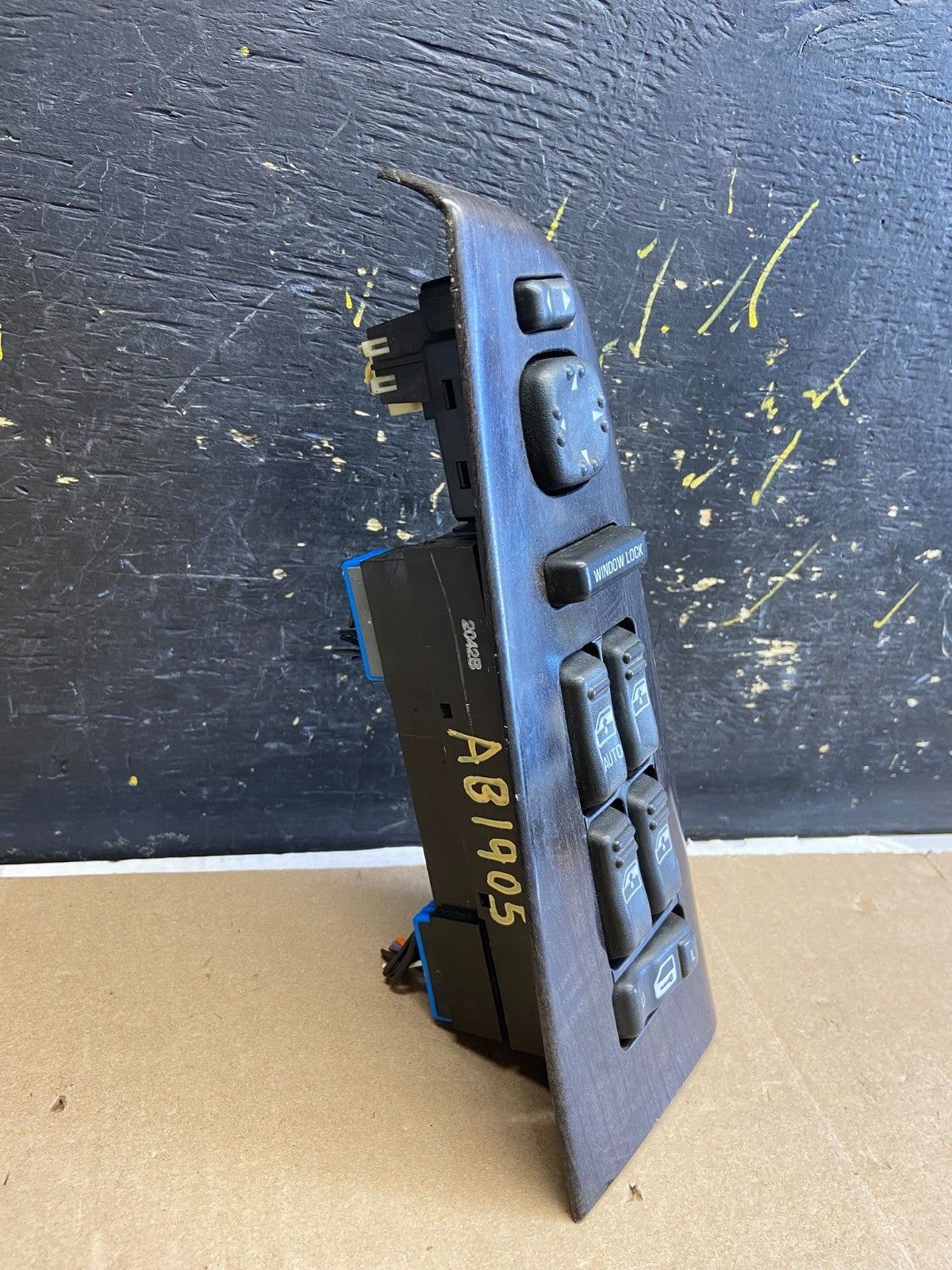 2000 to 2002 GMC Yukon Denali Front Door Power Window Master Switch AB19051