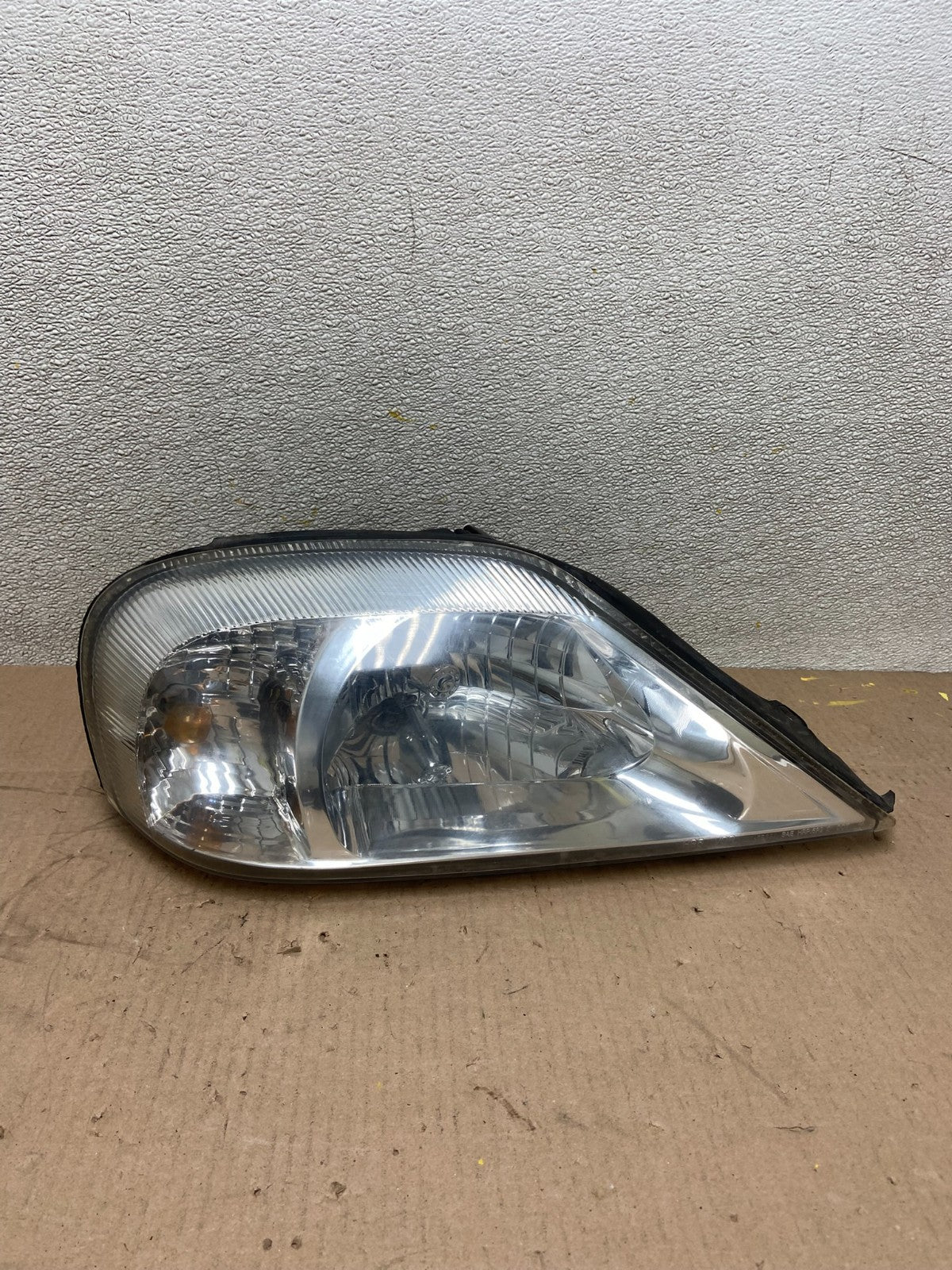 2000 to 2005 Mercury Sable Right Passenger Side Halogen Headlight OEM AA0429 DW0