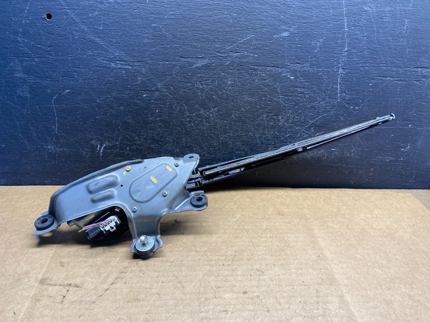2009 to 2012 Toyota Matrix Rear Wiper Windshield Motor AD7559 DG5