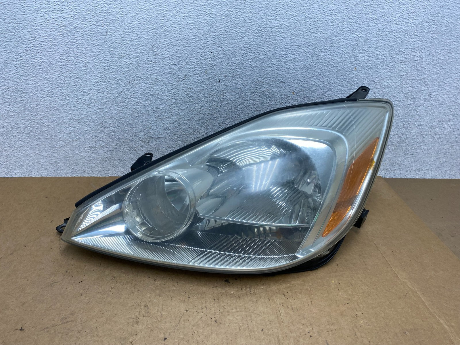 2004-2005 Toyota Sienna Left Driver LH Side Halogen Headlight AE3274 DW0