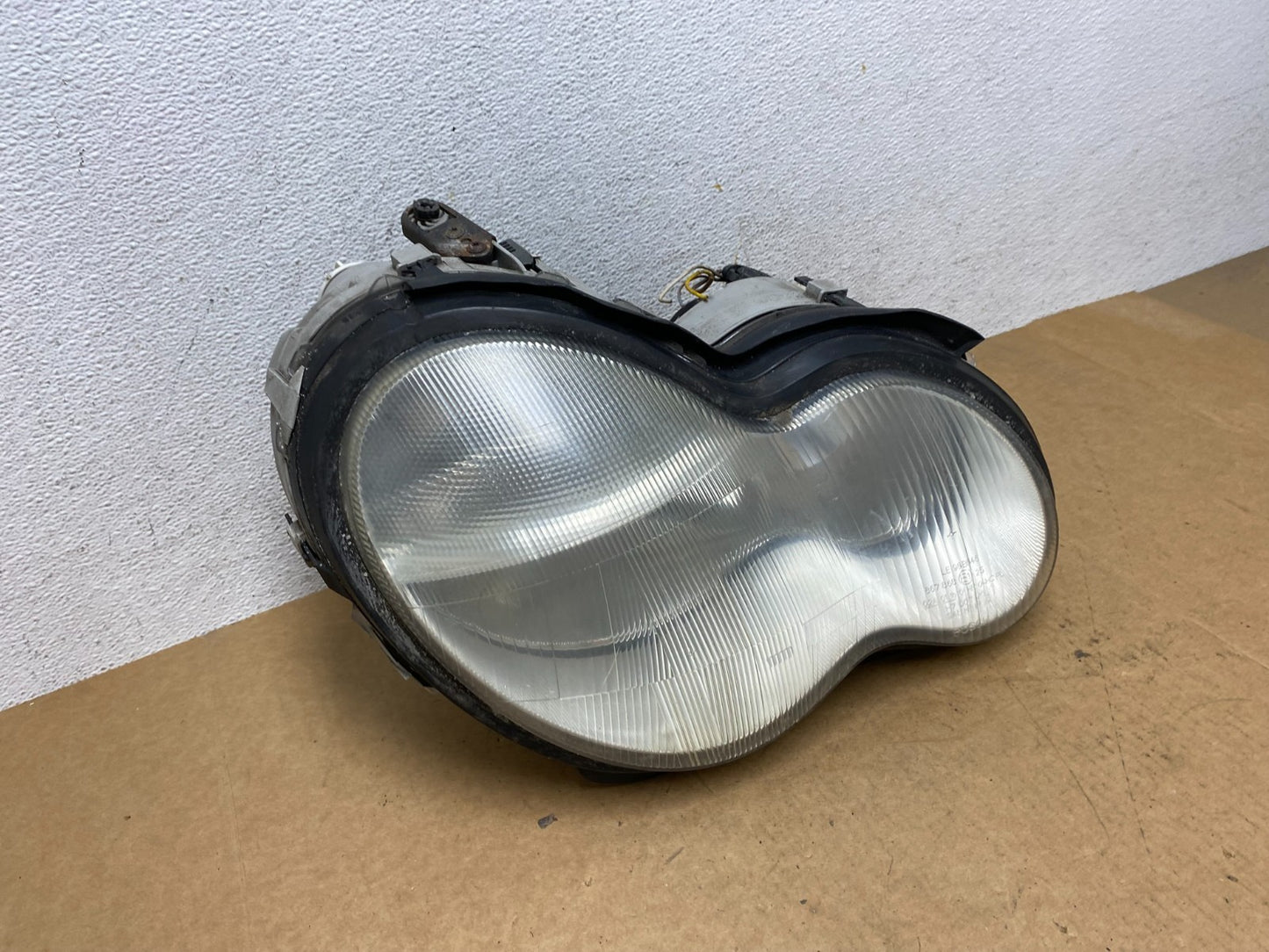 2001-2004 Mercedes-Benz C Class Halogen Right Passenger Headlight AE3005 DG2