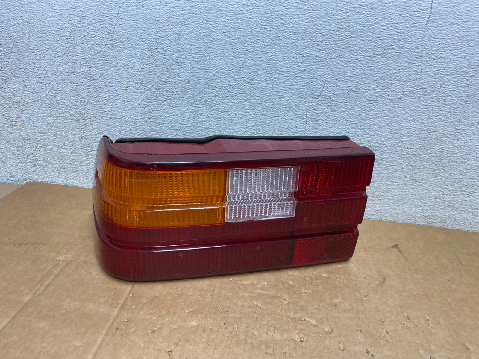 1990 to 1992 Land Rover 800 Left Driver LH Side Tail Light I00400
