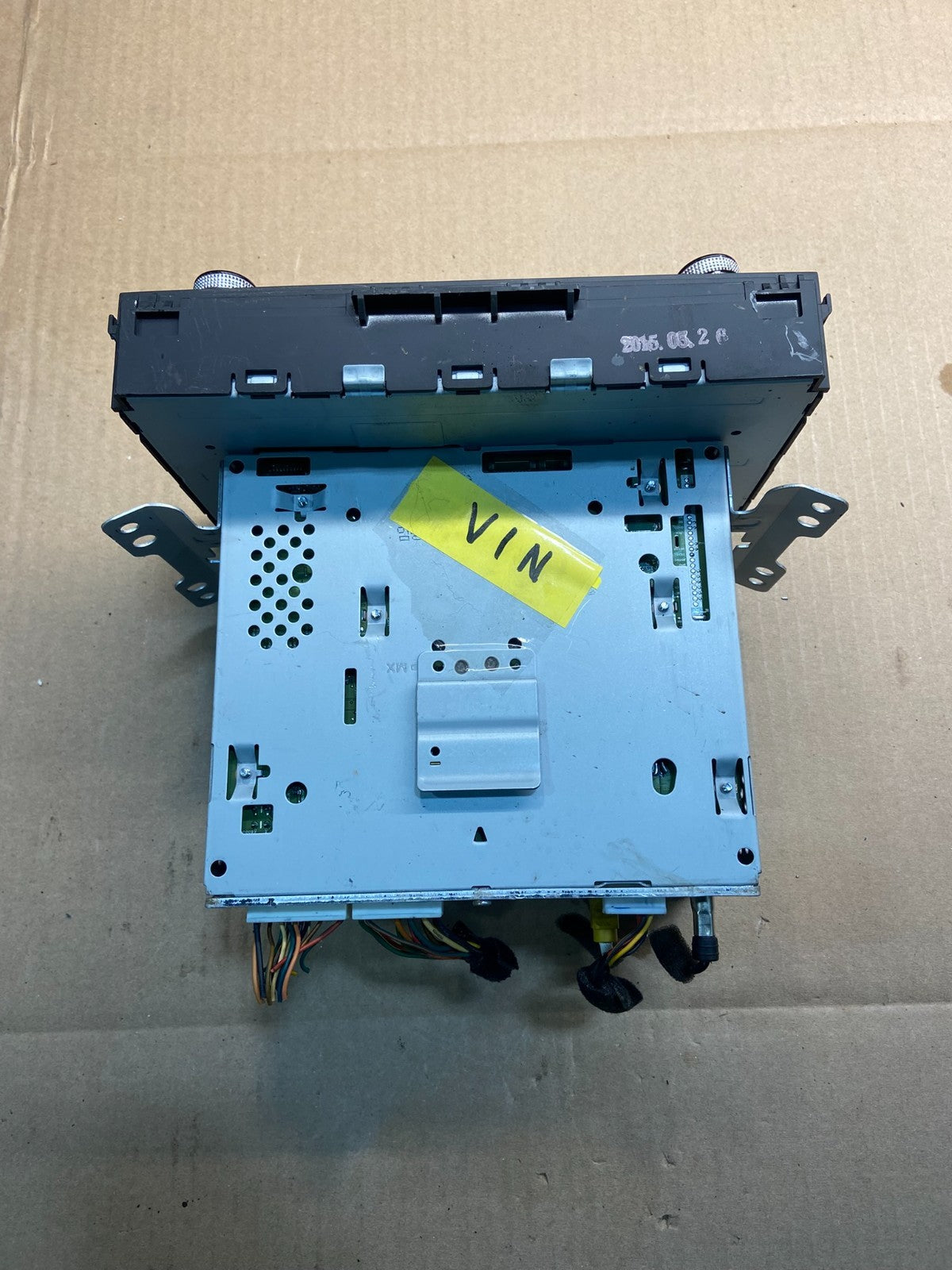 2015 to 2016 Kia Sedona Radio Stereo Receiver AM FM CD Player Y7560 DG3