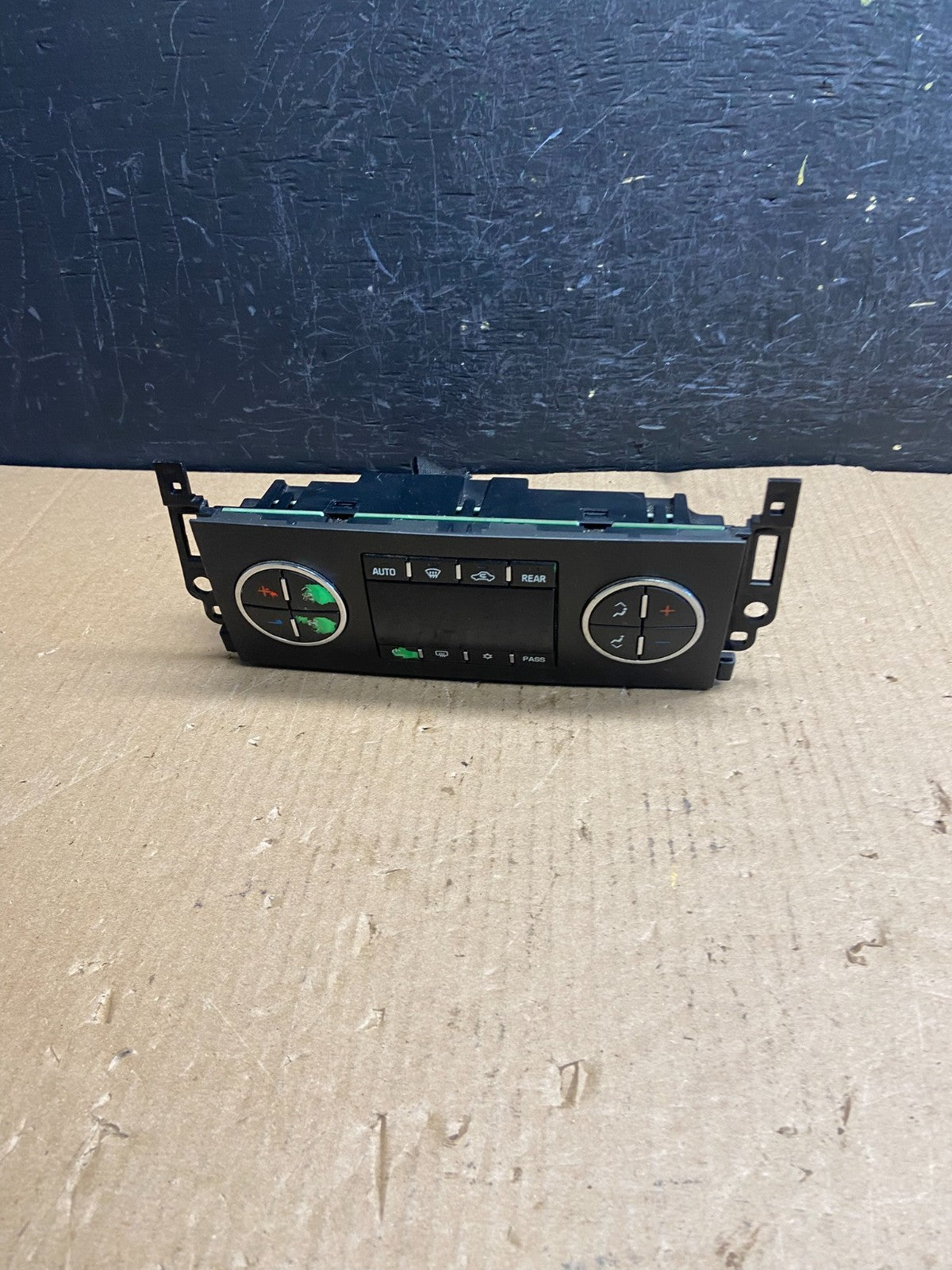 2007-2011 GMC Yukon Tahoe Automatic Climate Temperature Temp Control AE3820 DG0