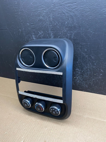 2011 to 2017 Jeep Compass Dash Climate Temperature Control Radio Bezel AC6230 DG1
