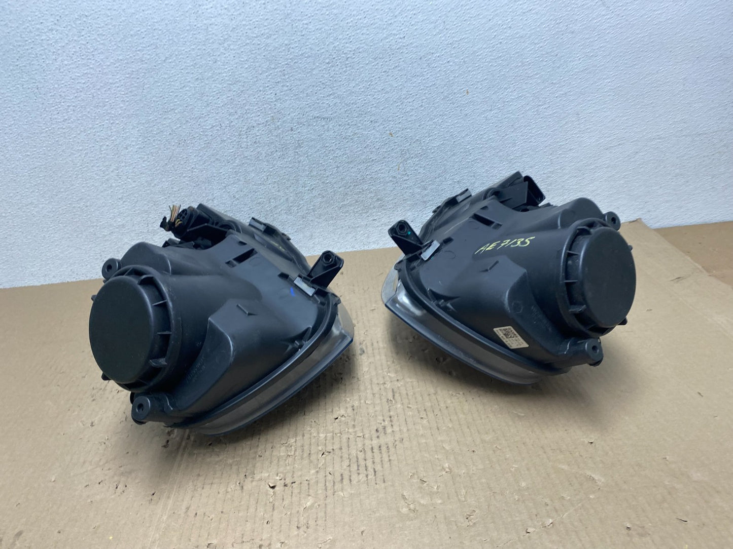 2005 to 2010 Volkswagen Jetta Left+Right Side Headlights Halogen AE7135 DW9