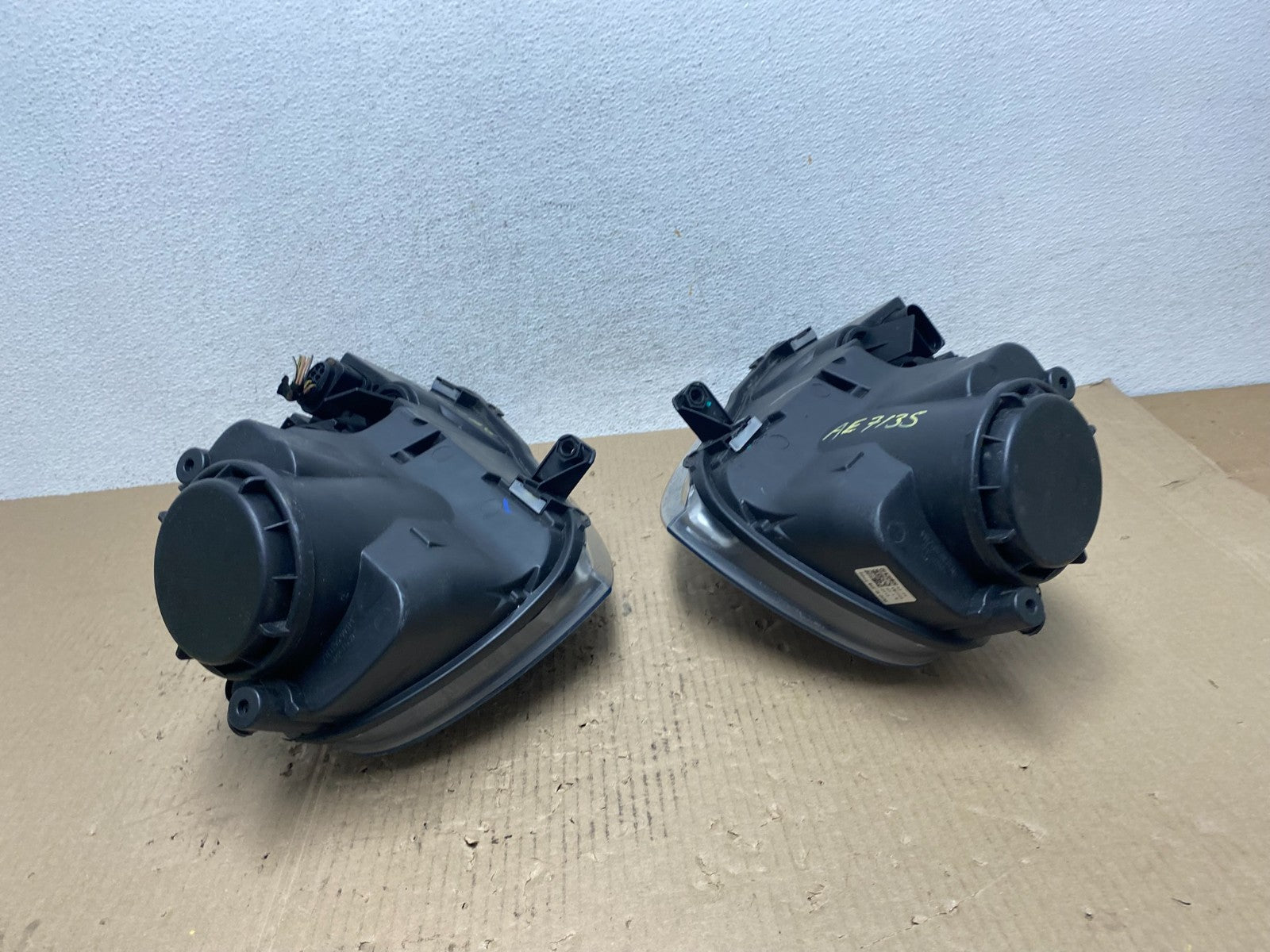 2005 to 2010 Volkswagen Jetta Left+Right Side Headlights Halogen AE7135 DW9