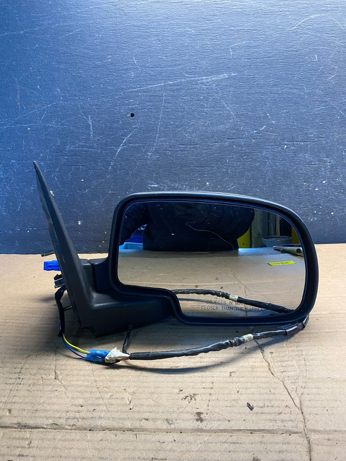 2003-2006 Chevrolet Tahoe Suburban Right Passenge Door Mirror AA5633 MS9