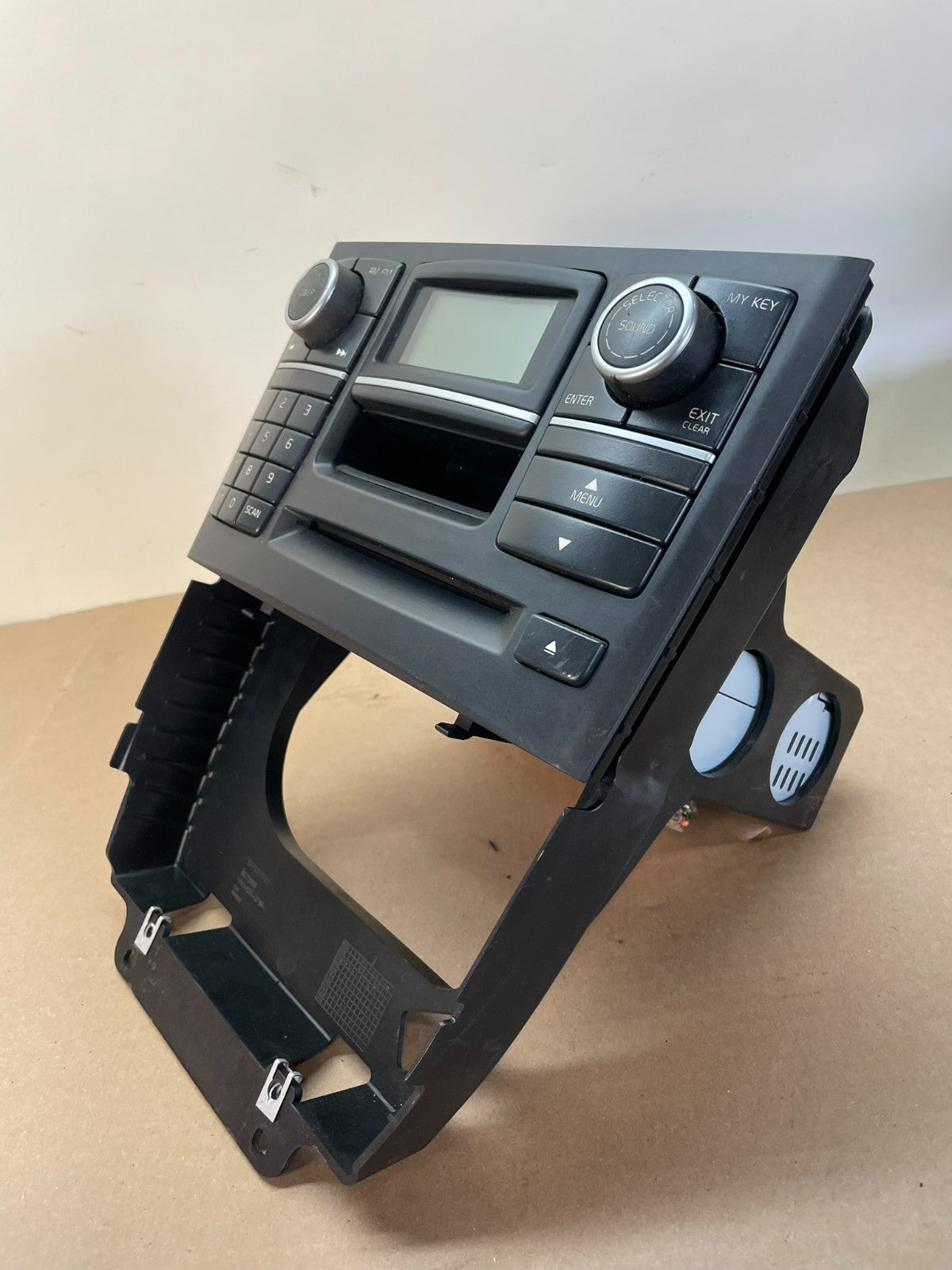 2008 Volvo XC90 Center AM/FM Radio Panel Bezel ai0575 DG2