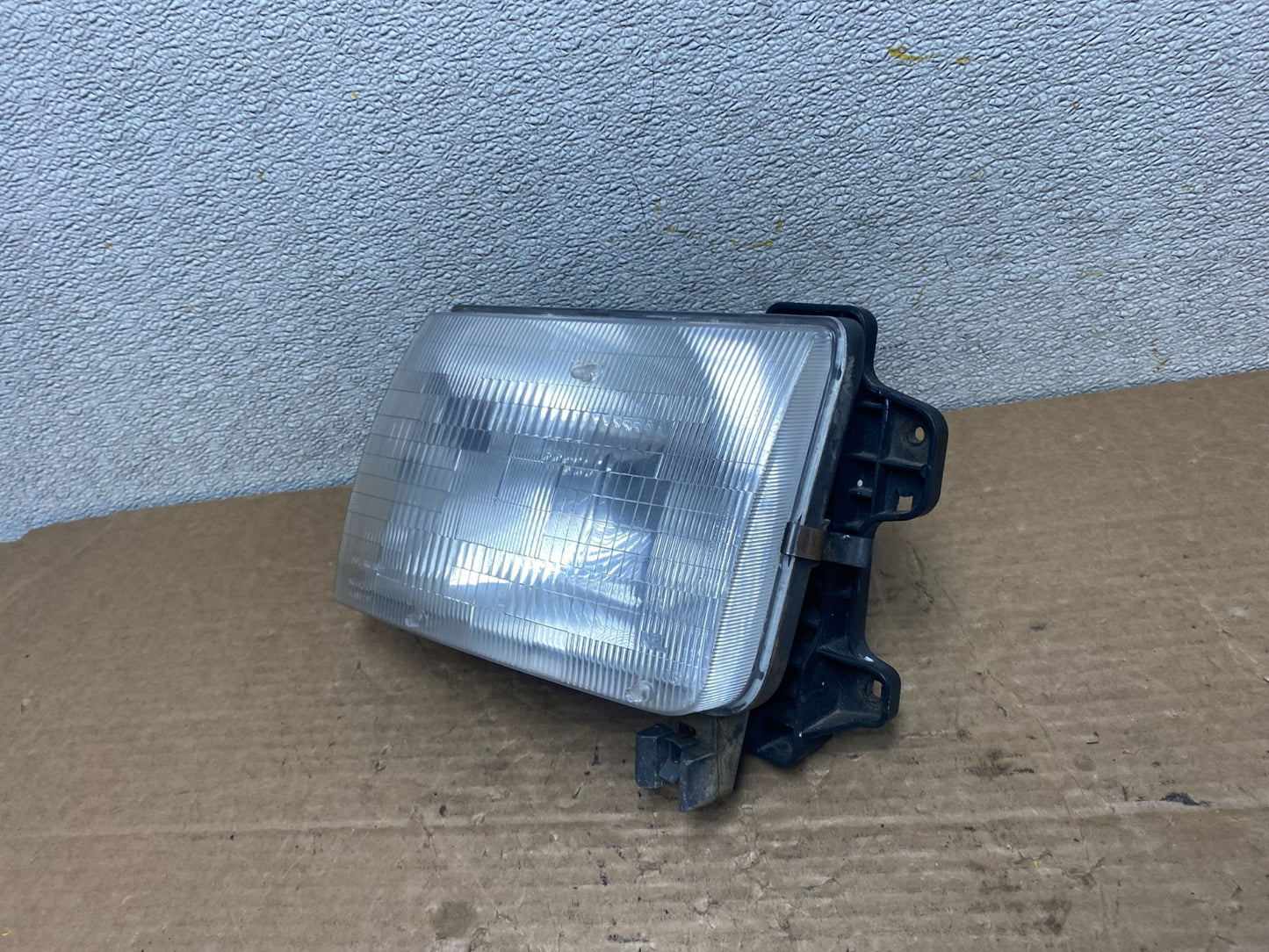 2000-2001 Nissan Xterra Left Driver Lh Side Halogen Headlight Z2748 DW1