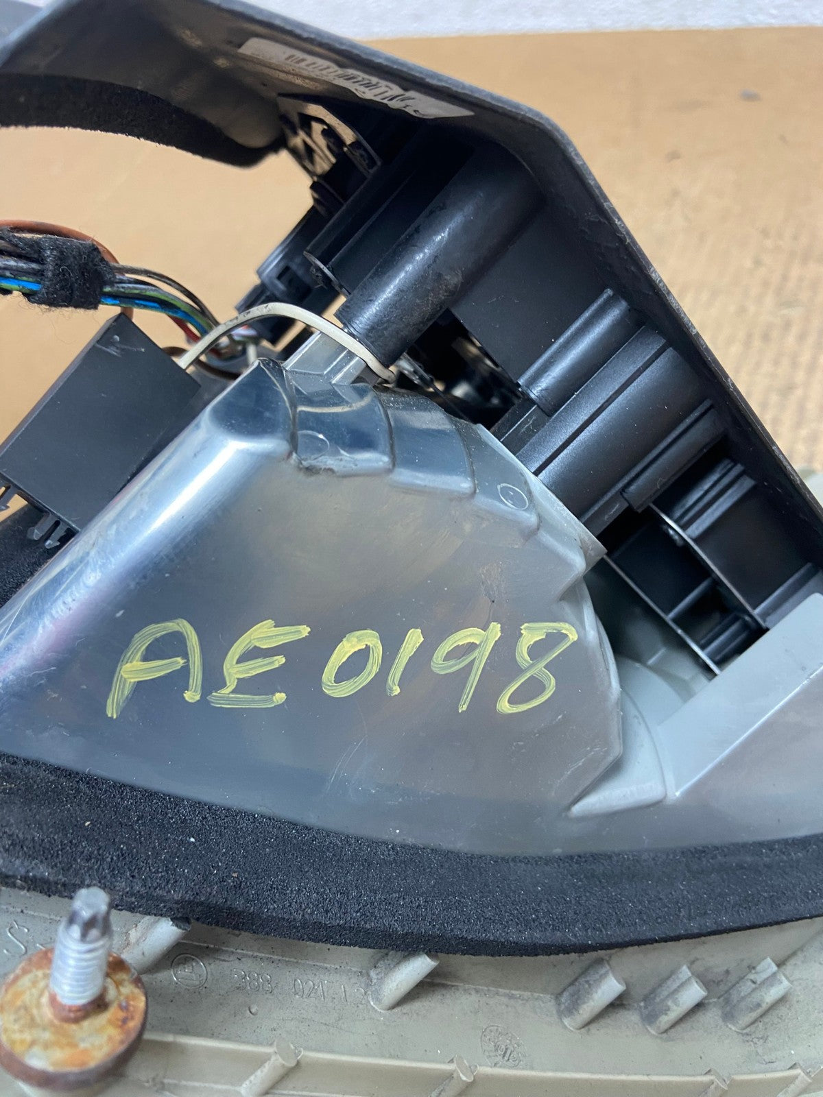 2002 - 2005 BMW 3 E46 Series Left Driver Side Lh Tail Light AE0198 LK6