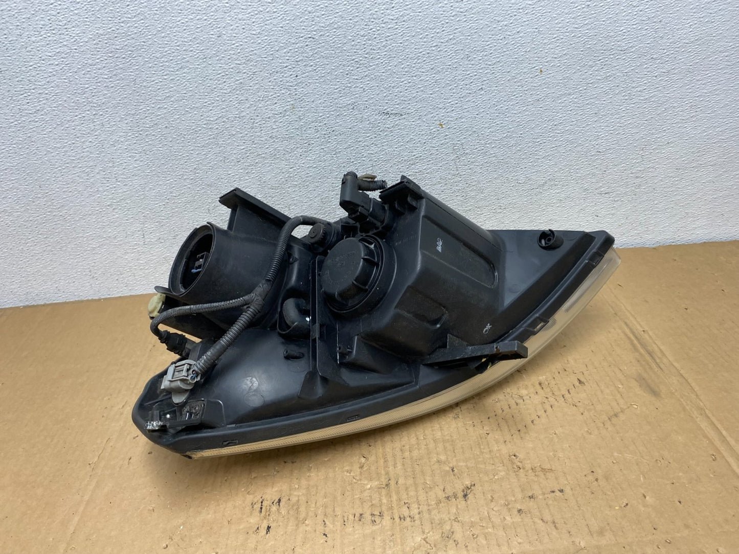 2008-2012 Kia Sedona Right Passenger RH Side Headlight Halogen AD1089 DW7