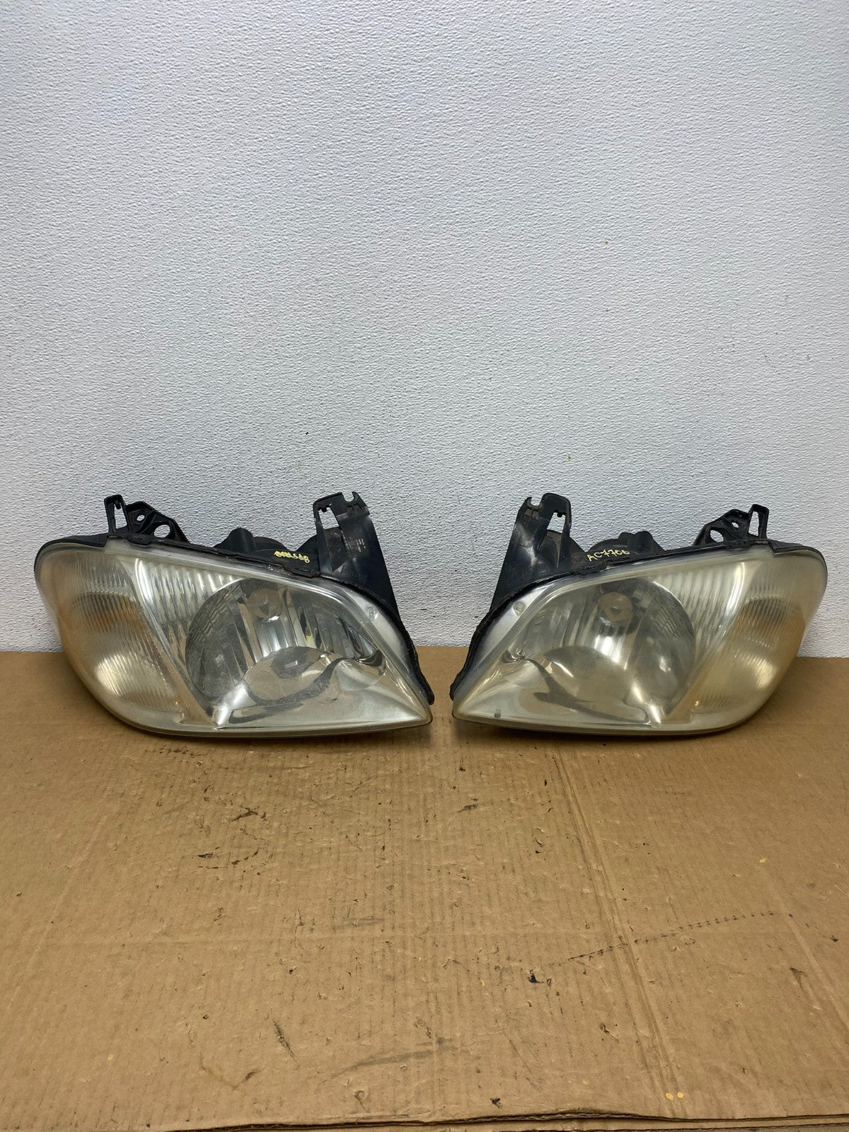 2001 2002 2003 2004 Mazda Tribute Left+Right Side Set Headlights AC7706 DW0