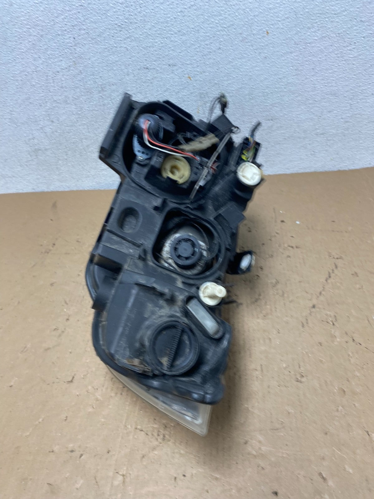 2009-2011 BMW 3 Series 328i 4/D Sedan Headlight Halogen Right Passenger AD80706